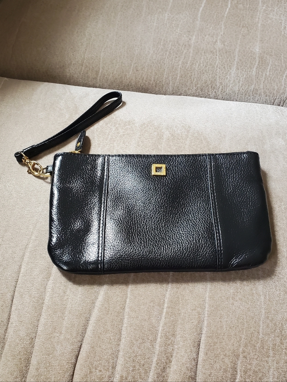 LODIS Olivia Black Italian Leather Zip Closure Wristlet Wallet